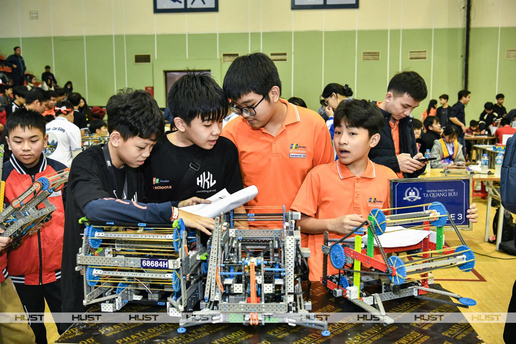 cuoc-thi-robotics-danh-cho-hoc-sinh-hien-nay-1